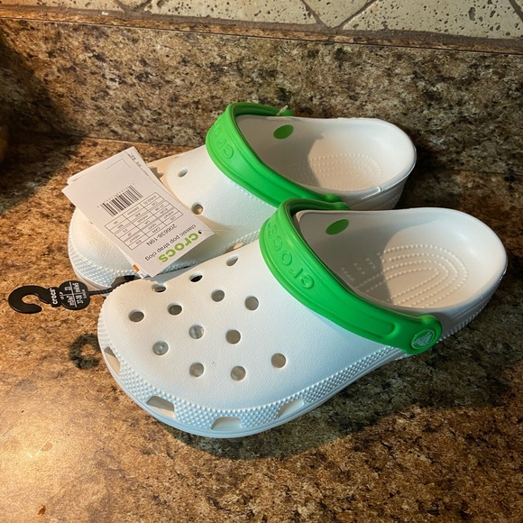 crocs classic pop strap clog